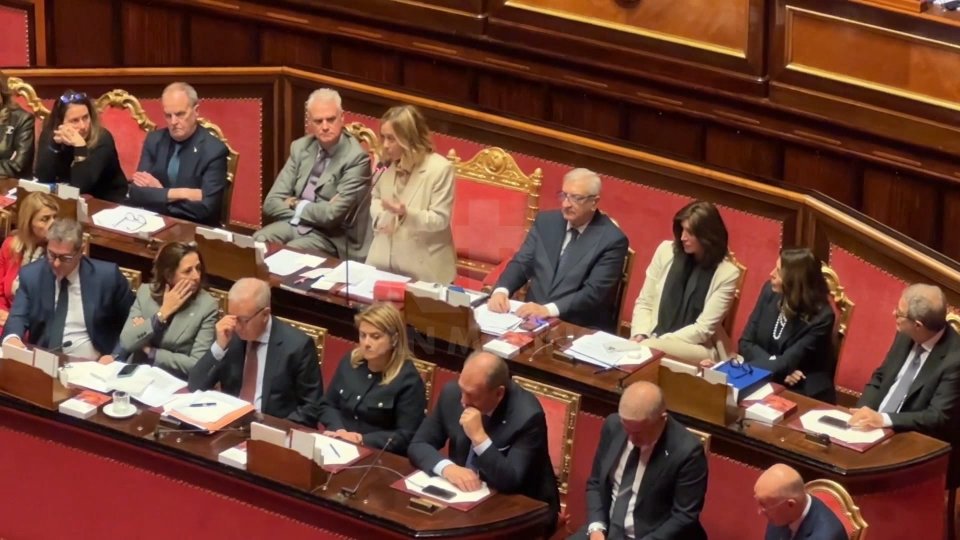 Via libera del Senato alla manovra che diventa legge, dopo il sì alla fiducia, con 108 voti a favore, 63 contrari e un astenuto