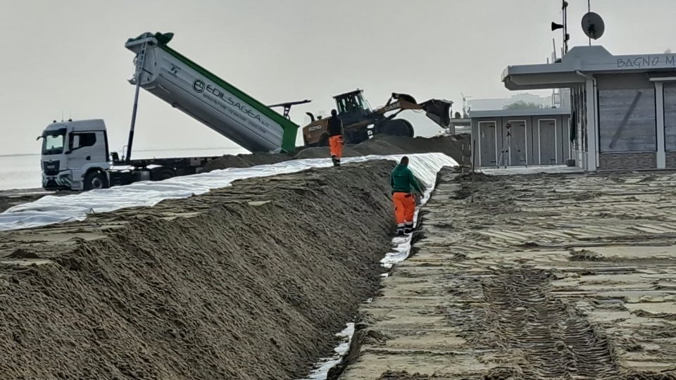 I lavori alla spiaggia di Valverde