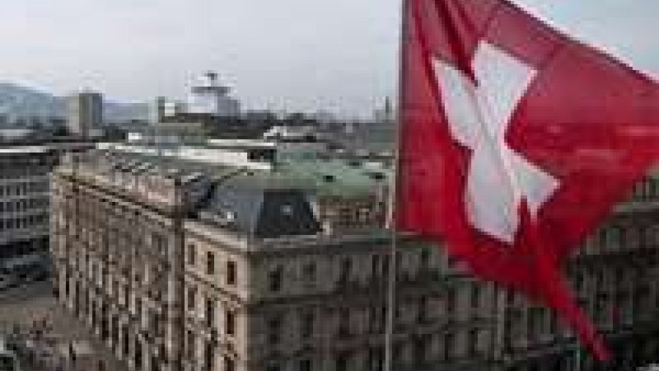 Gli svizzeri dicono no ad un tetto per stipendi manager