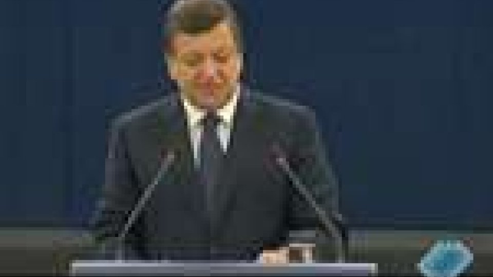 UE, Barroso: "O nuotiamo insieme o affondiamo insieme"