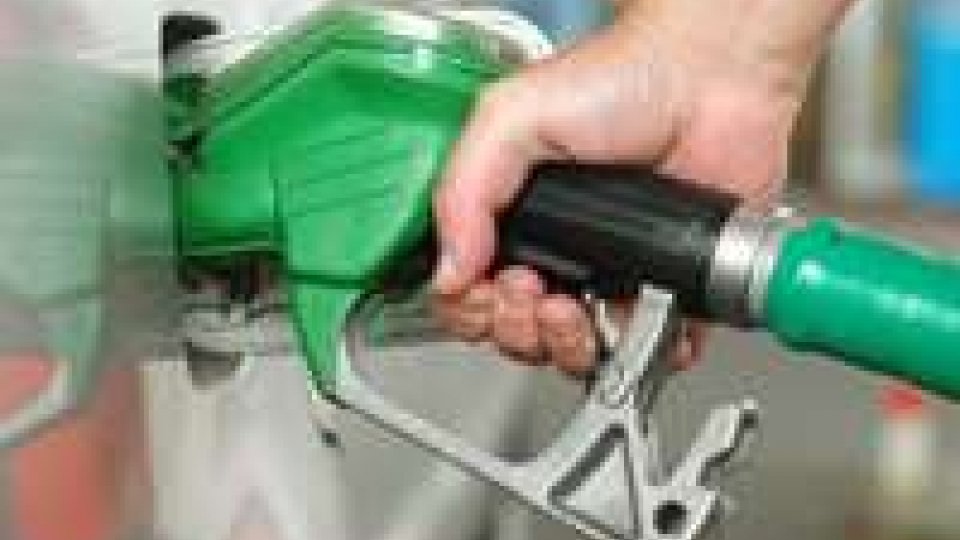 La benzina rincara ancora i prezzi: +0,34 centesimi