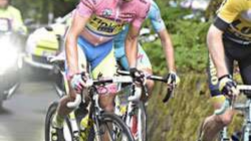 Contador fa il vuoto sul Mortirolo: Giro d'Italia ipotecato