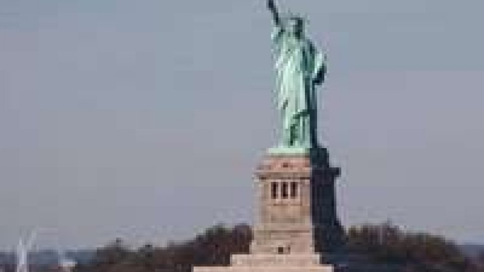 Usa, falso allarme bomba alla Statua della Libertà : paura fra i turisti