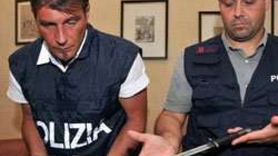 Forlì: droga, vicini segnalano via vai, ha 10 kg hashish in casa