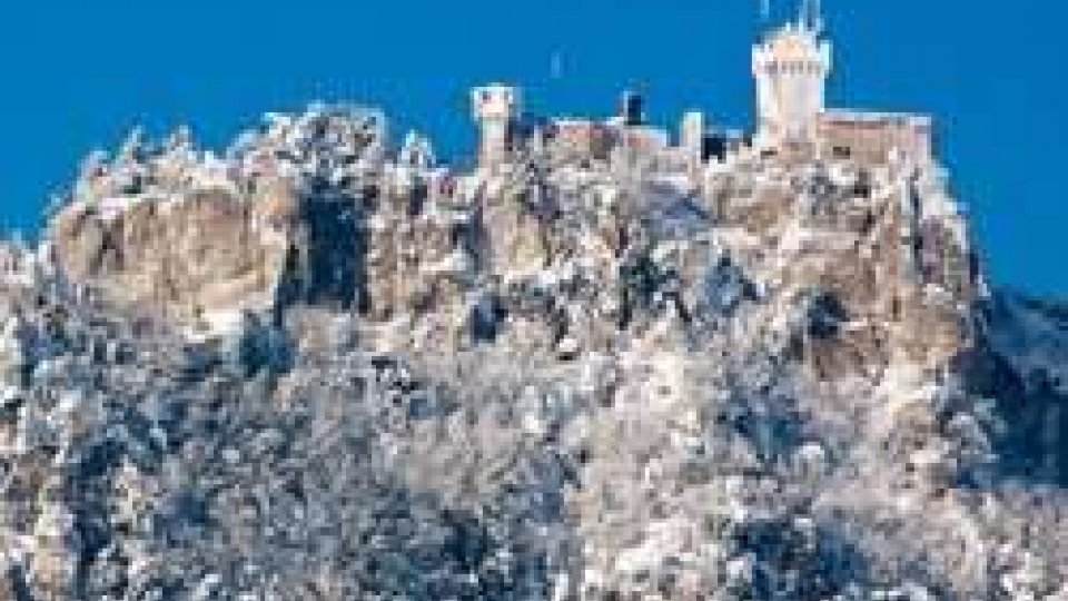 Il monte Titano innevatoAncora poche ore di sole, a San Marino previsti fiocchi di neve