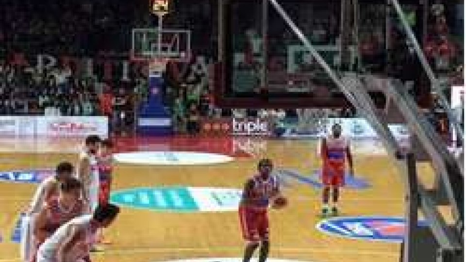 Basket: Varese - Pesaro 88-81Basket: Varese - Pesaro 88-81
