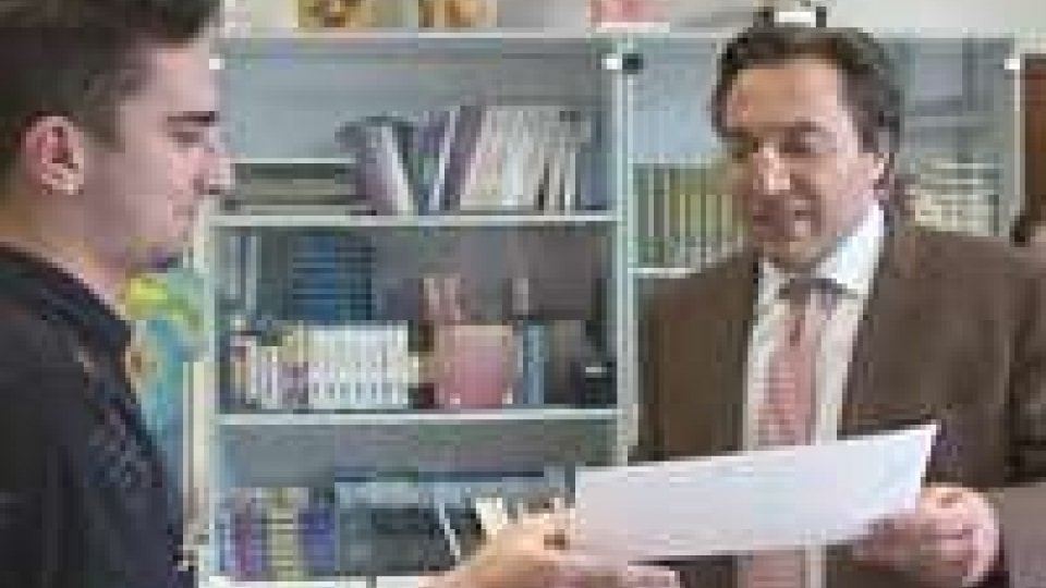 San Marino - Il Segretario Mussoni ha distribuito i diplomi al Cfp