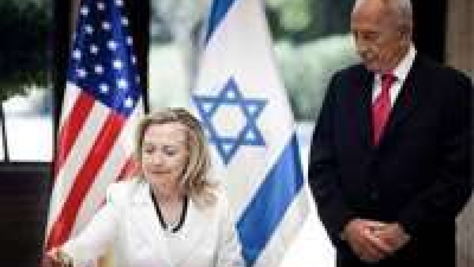 Hillary Clinton in Israele parla di pace e nucleare