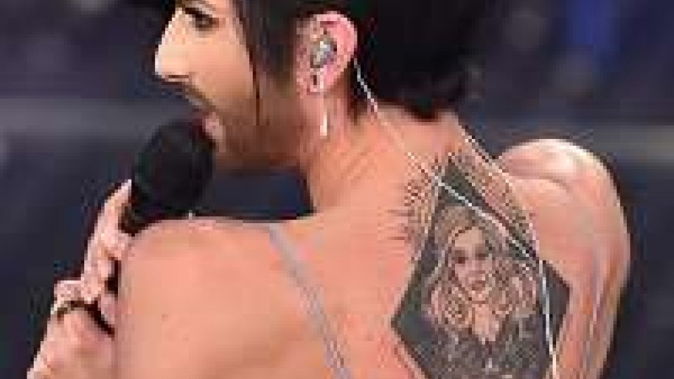 Conchita Wurst e il tatuaggio per Helga, la mamma al Festival di Sanremo