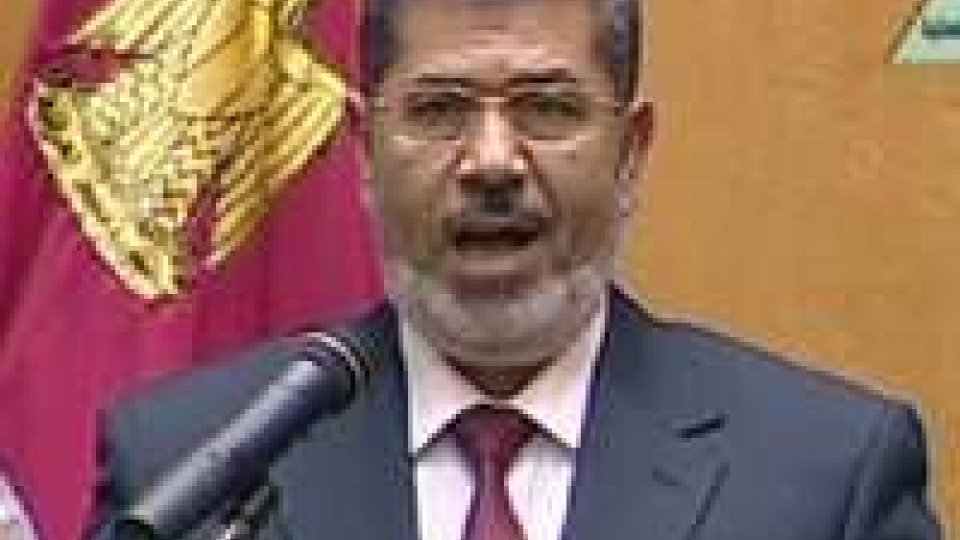 Egitto. Il neo presidente Morsi ha giurato davanti alla Corte Costituzionale