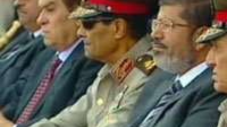 Braccio di ferro in Egitto tra Morsi e il Consiglio militare