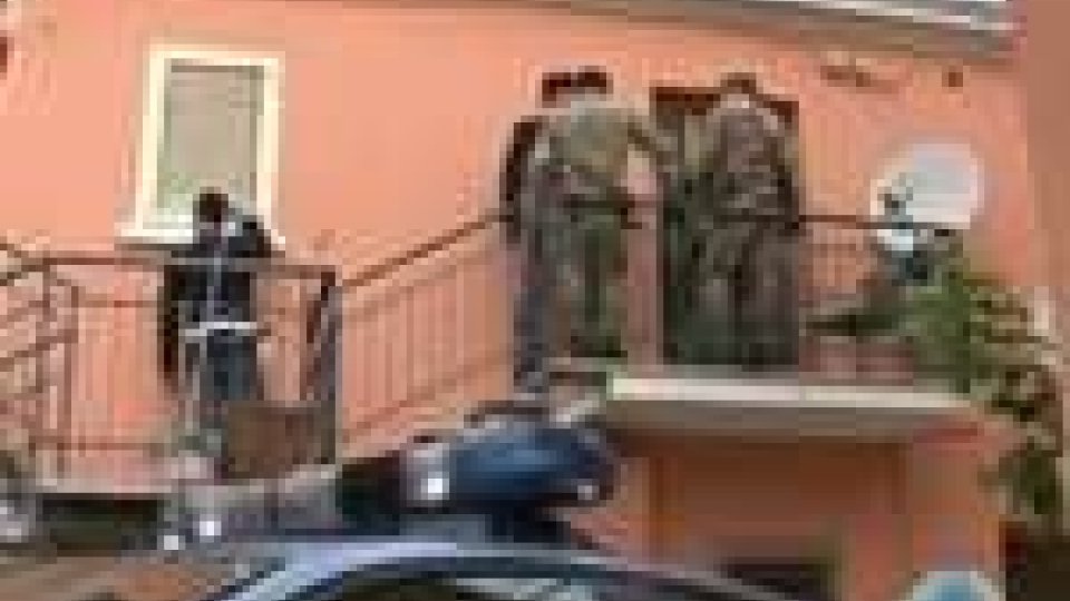 Confiscati 2 immobili privati a Rimini, deposito di merce contraffatta