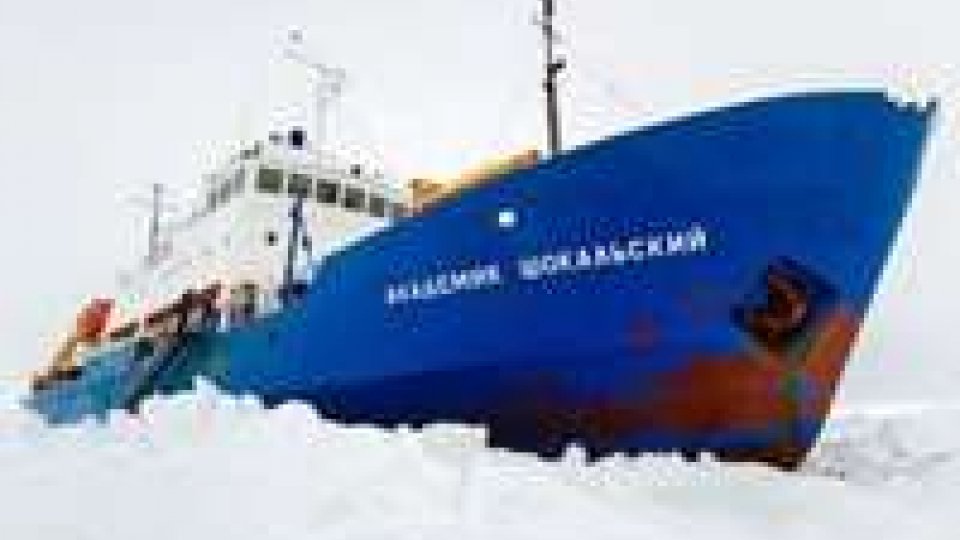 Antartide: arriva elicottero, al via evacuazione nave