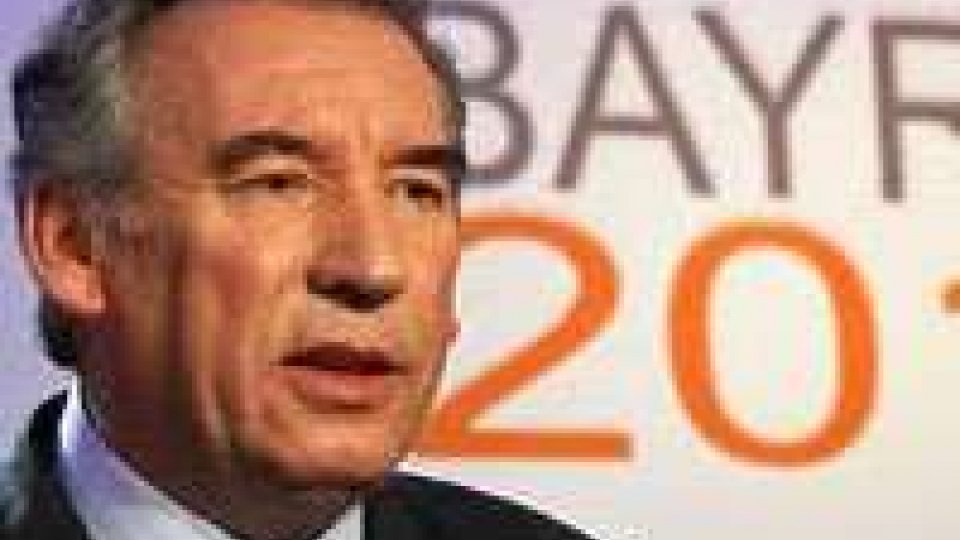 Francia: il centrista François Bayrou ha dichiarato che voterà per Hollande