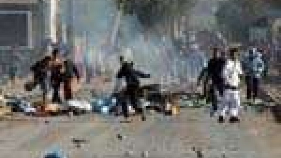 Continuano gli scontri in Tunisia