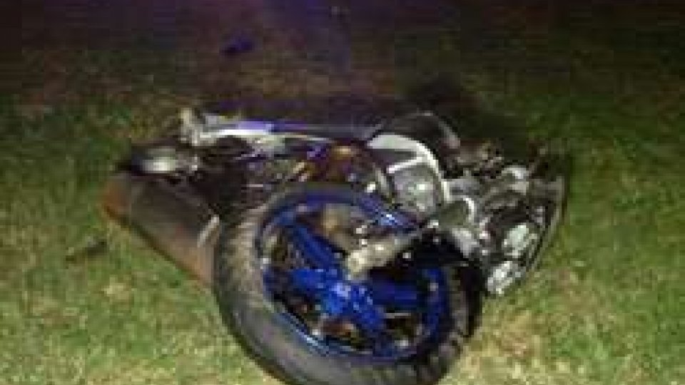 Ravenna: motociclista cade e viene travolto da auto, muore sul colpo