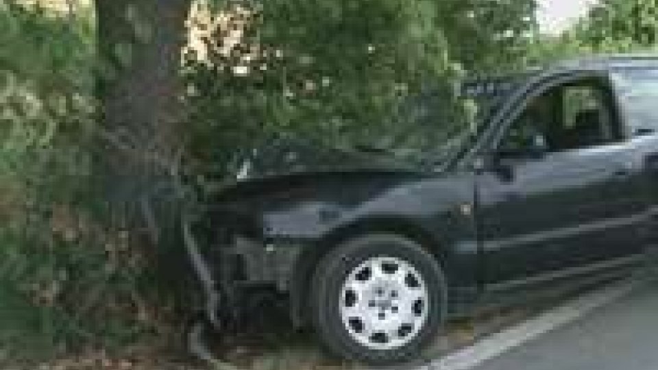 Rimini. Schianto in auto: 4 albanesi feriti