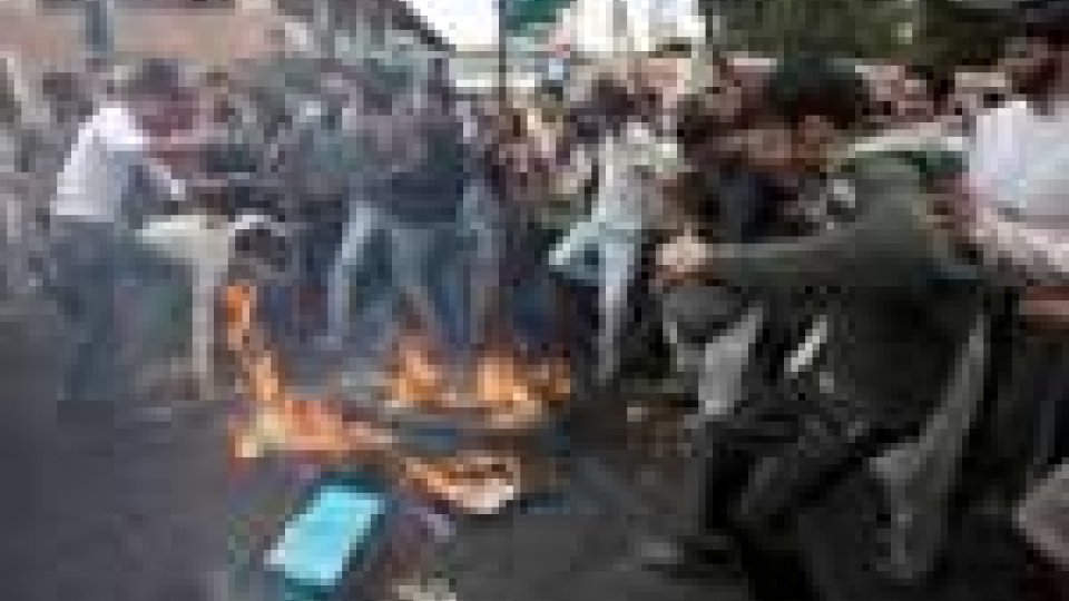 Corano: violenze nel Kashmir, 17 i morti
