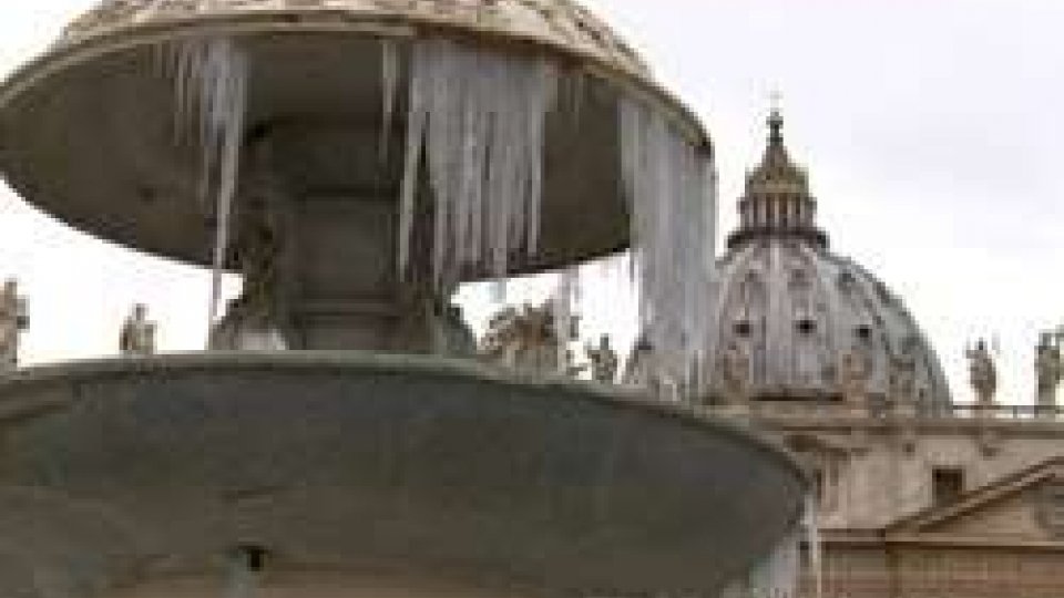 Il gelo a San PietroGelo, il freddo non lascerà ancora l'Italia. Consegne alimentari in tilt