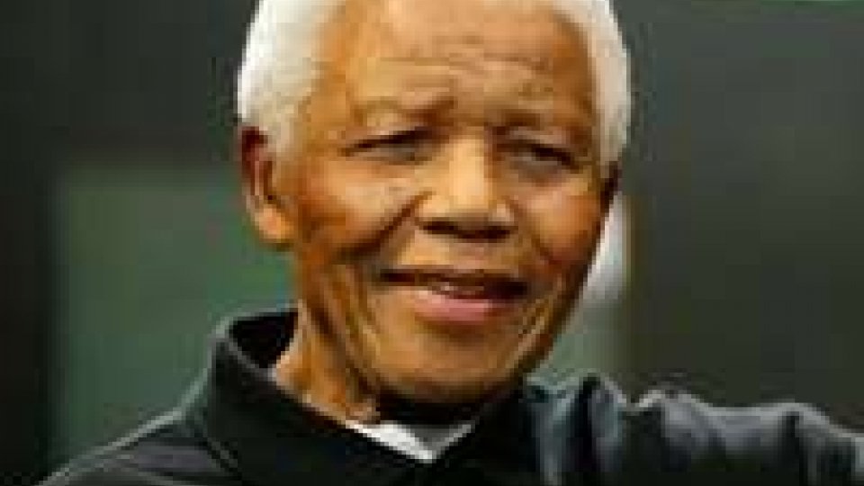 Nelson Mandela continua a migliorare