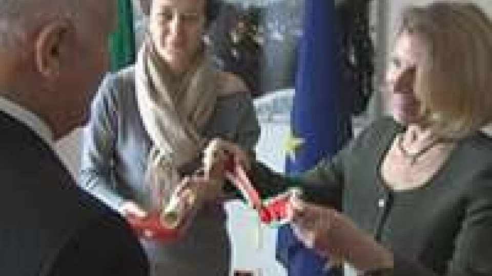 L'Ambasciatore Bregato consegna onorificenze agli italiani che si sono distinti all'estero