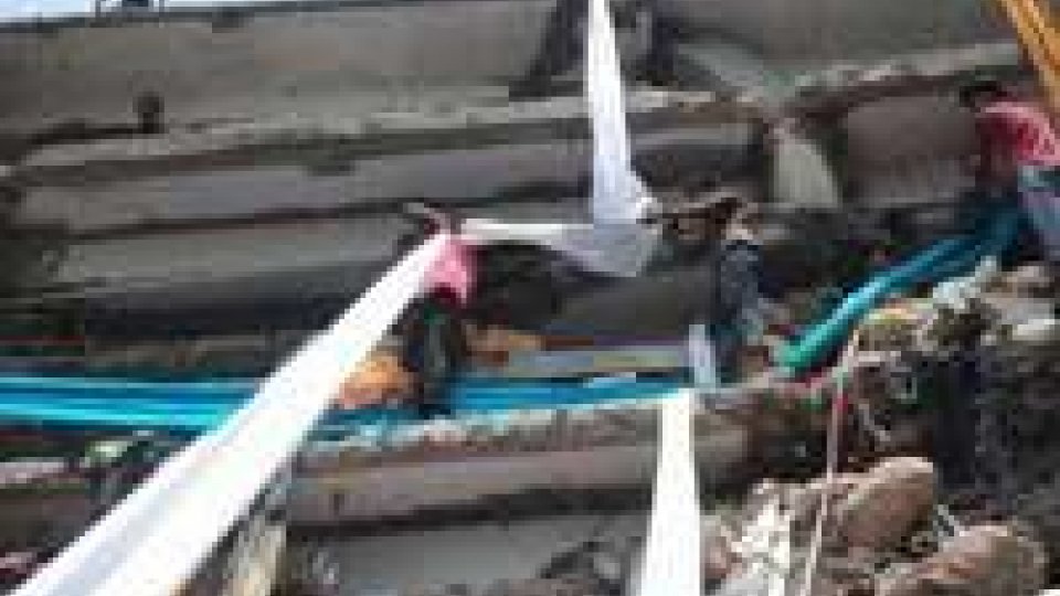 Bangladesh: palazzo crollato, stop a ricerca superstiti