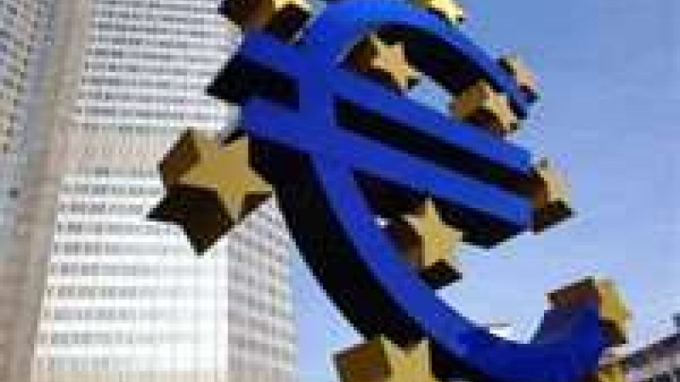 Bce taglia a sorpresa i tassi: minimo storico a 0,25%