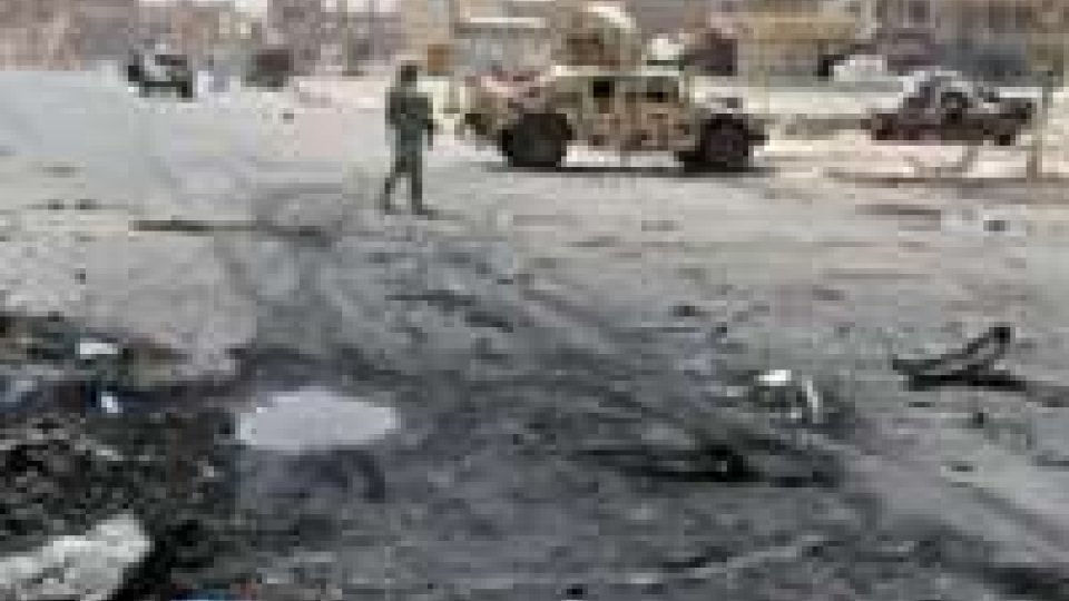 Iraq: kamikaze contro convoglio militare, 10 morti