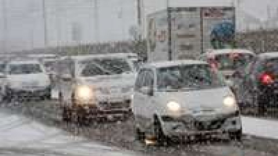 Maltempo: stop camion per neve, code mezzi pesanti a Bologna