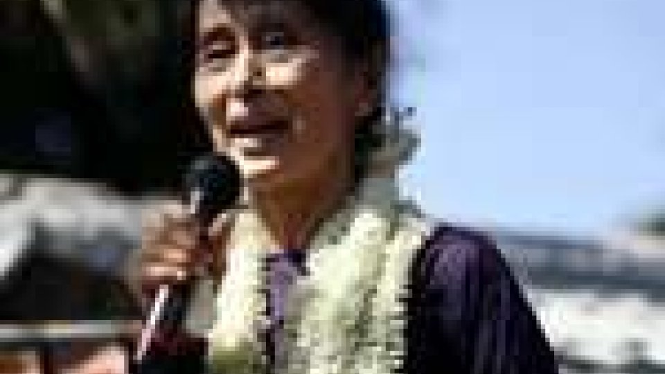 Birmania: il partito di Aung San Suu Kyi in corsa per elezioni