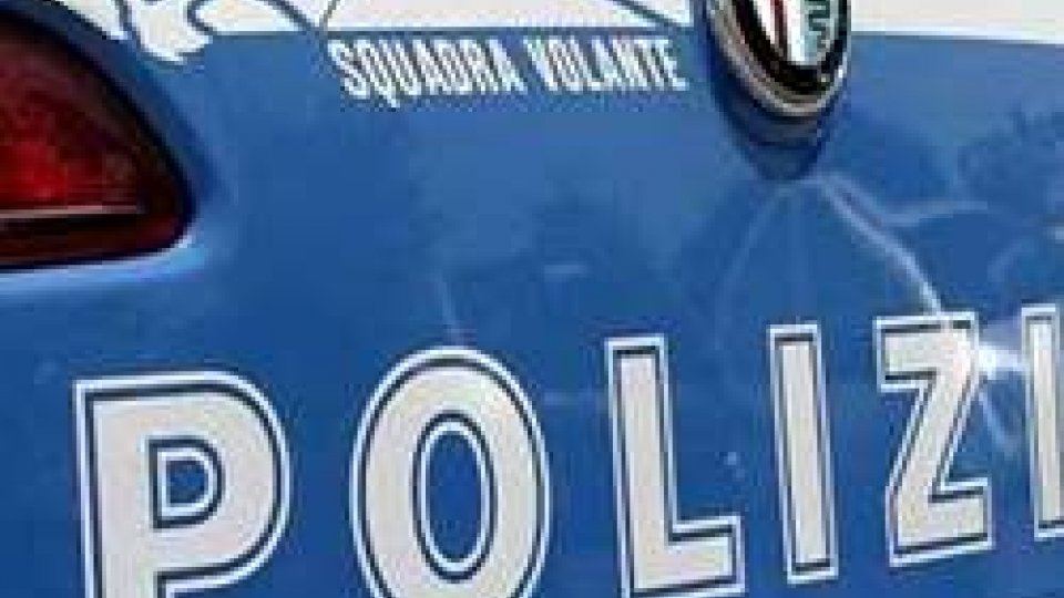Cocaina e due pistole ad aria compressa in auto: arrestato 21enne albanese a Rimini