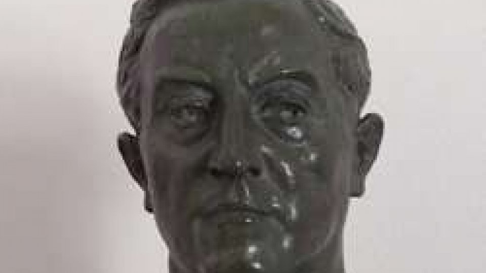 Il busto di Enrico GardaStudentessa sammarinese "riscopre" nella sua tesi il busto di Enrico Garda