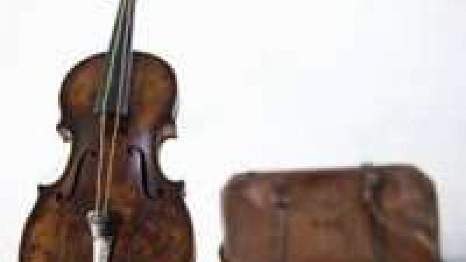 Titanic: venduto il violino per 1 mln euroTitanic: battuto all'asta il violino per 1 mln euro