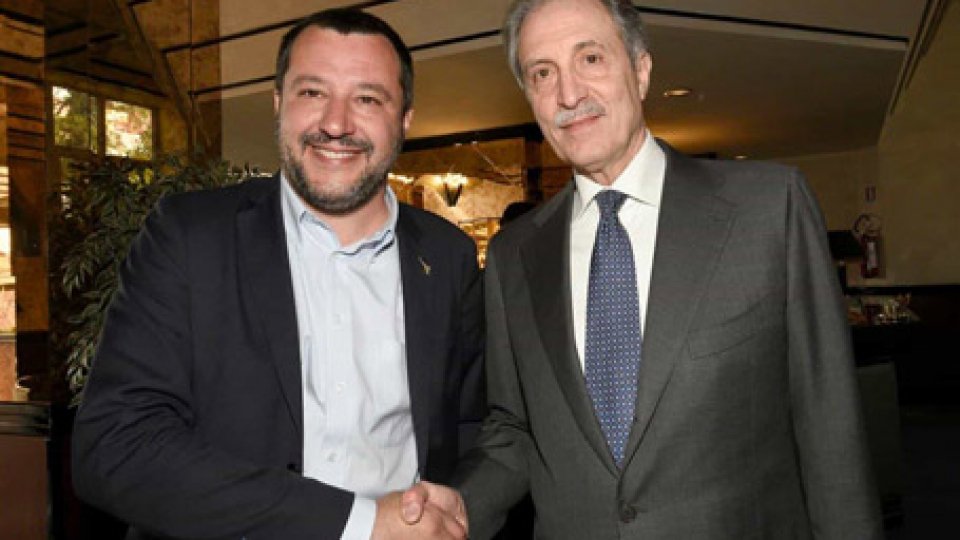 Matteo Salvini e Vito BardiIl centrodestra unito ha la meglio in tutte le Regioni: sesta vittoria consecutiva