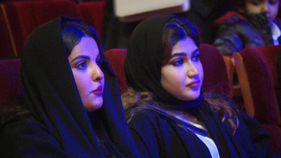 Emirati ArabiEmirati Arabi: si accende il dibattito intorno alla maternità