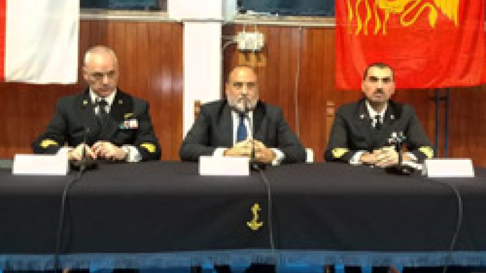 Riprese dalla presentazione a LivornoLivorno: lo speciale Rtv "Al traverso di Dover" presentato in anteprima all'Accademia navale