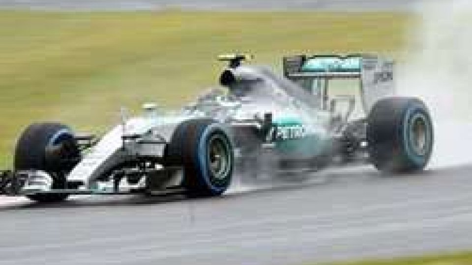 F1, Suzuka: riscossa Mercedes sul bagnato