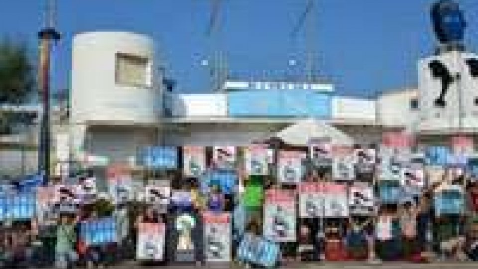 Rimini: tensione alla manifestazione contro la riapertura del Delfinario