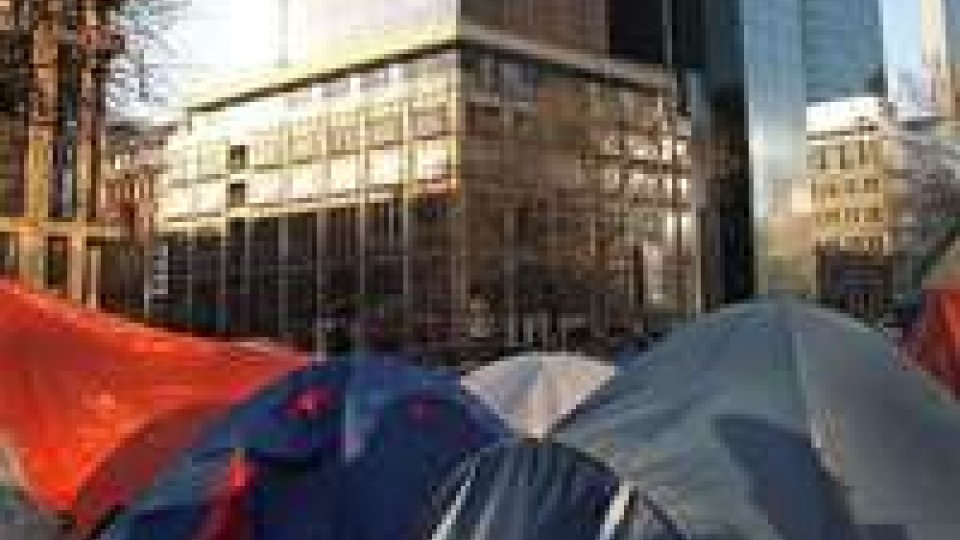 Nell'Occupy-camp a Francoforte tende sotto l'Eurotower fino a luglio