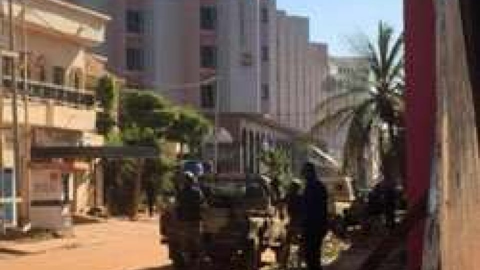 Mali: sparatoria in hotel, almeno 170 persone in ostaggio