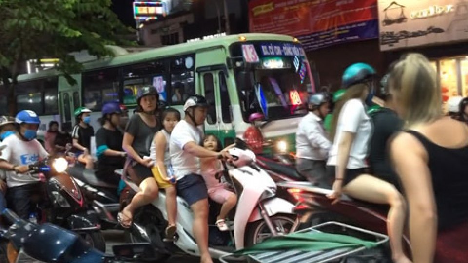 vietnamIn Vietnam circolano quasi 40 milioni di motorini, su 90 milioni di abitanti