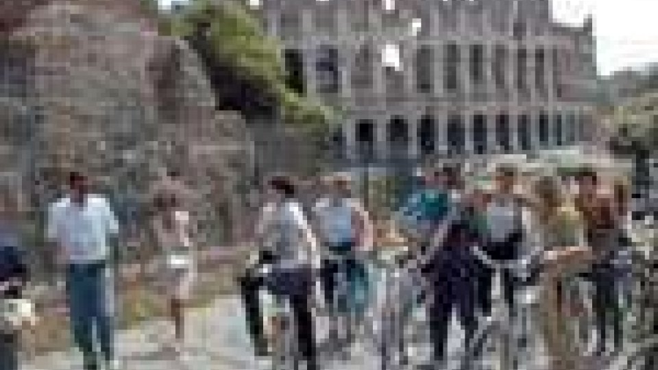 I "ciclisti della domenica" manifestano all'ombra del Colosseo