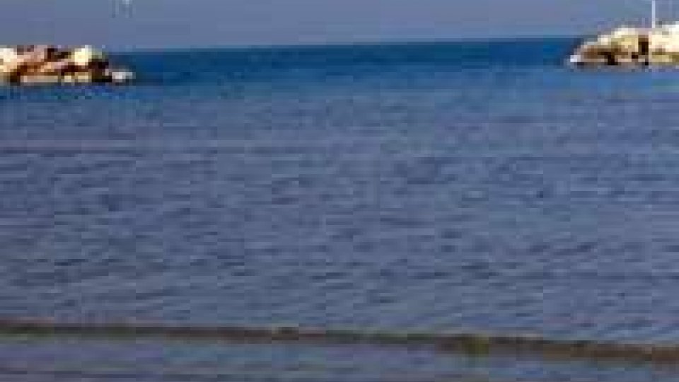 Rimini: trovato in spiaggia a Torre Pedrera il corpo senza vita di una donna