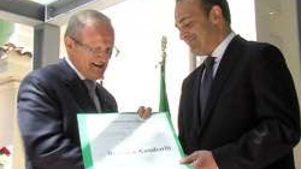 La consegna dell'onoreficenza a Domenico Lombardi2 giugno, all'ambasciata d'Italia a San Marino si riflette sui rapporti bilaterali