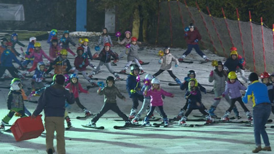 I bimbiFederazione Sammarinese Sport Invernali: a Serravalle l'esibizione di 95 bimbi sugli sci