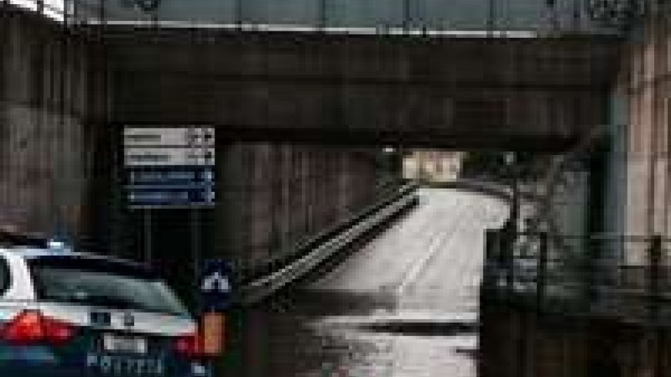 Allagamenti a Rimini: Polstrada salva conducenti di 3 auto bloccati in sottovia