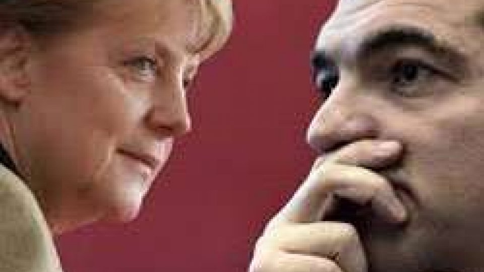 La Merkel gela Tsipras: sulla Grecia deciderà il referendum