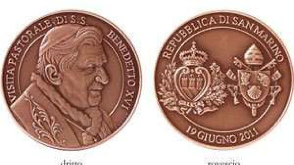 San Marino - Coniazione ufficiale di medaglia in bronzo “Visita pastorale a San Marino del Santo Padre Benedetto XVI”