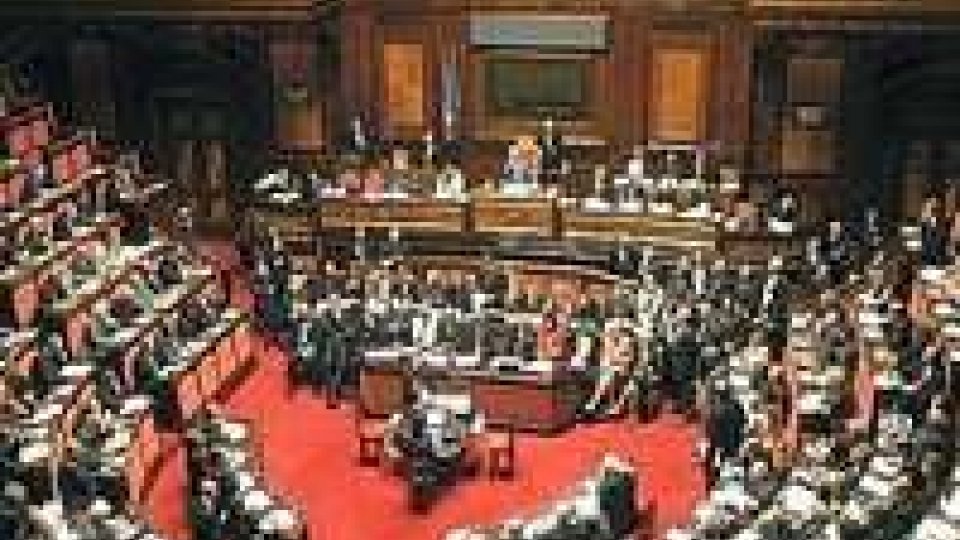 Pd propone legge anti-movimenti, Grillo: disertiamo il voto