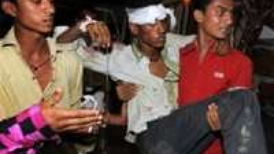 India: pulmino fuori strada in Karnataka, 22 morti